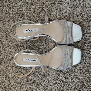 Nina Silver Strappy Rhinestone Women's Sandals sz 8